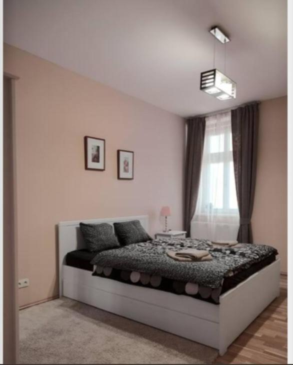 Apartment Vltavska A Praga Exterior foto